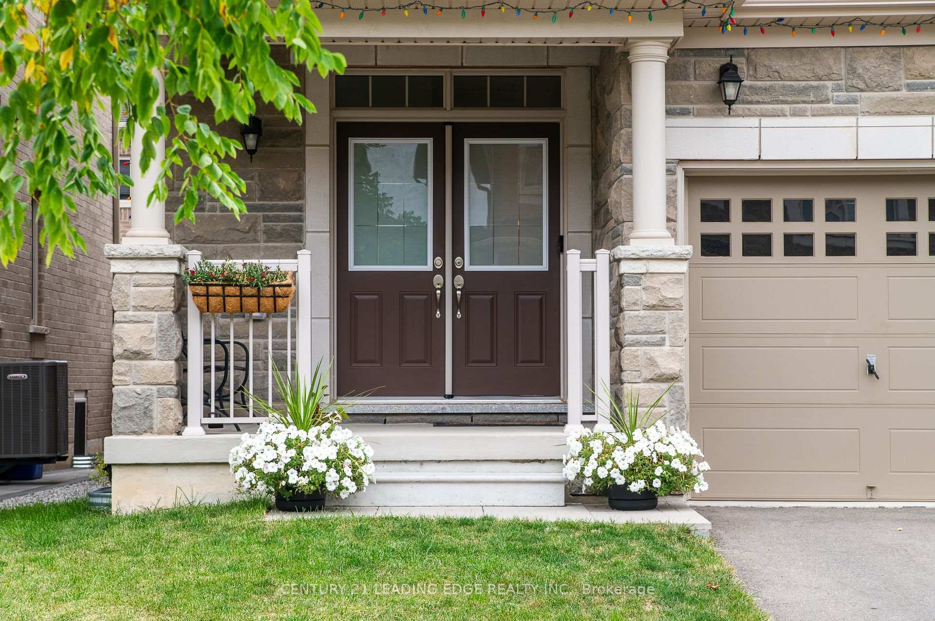Property Photo: 4090 Channing Crescent ON L6H 3R3
