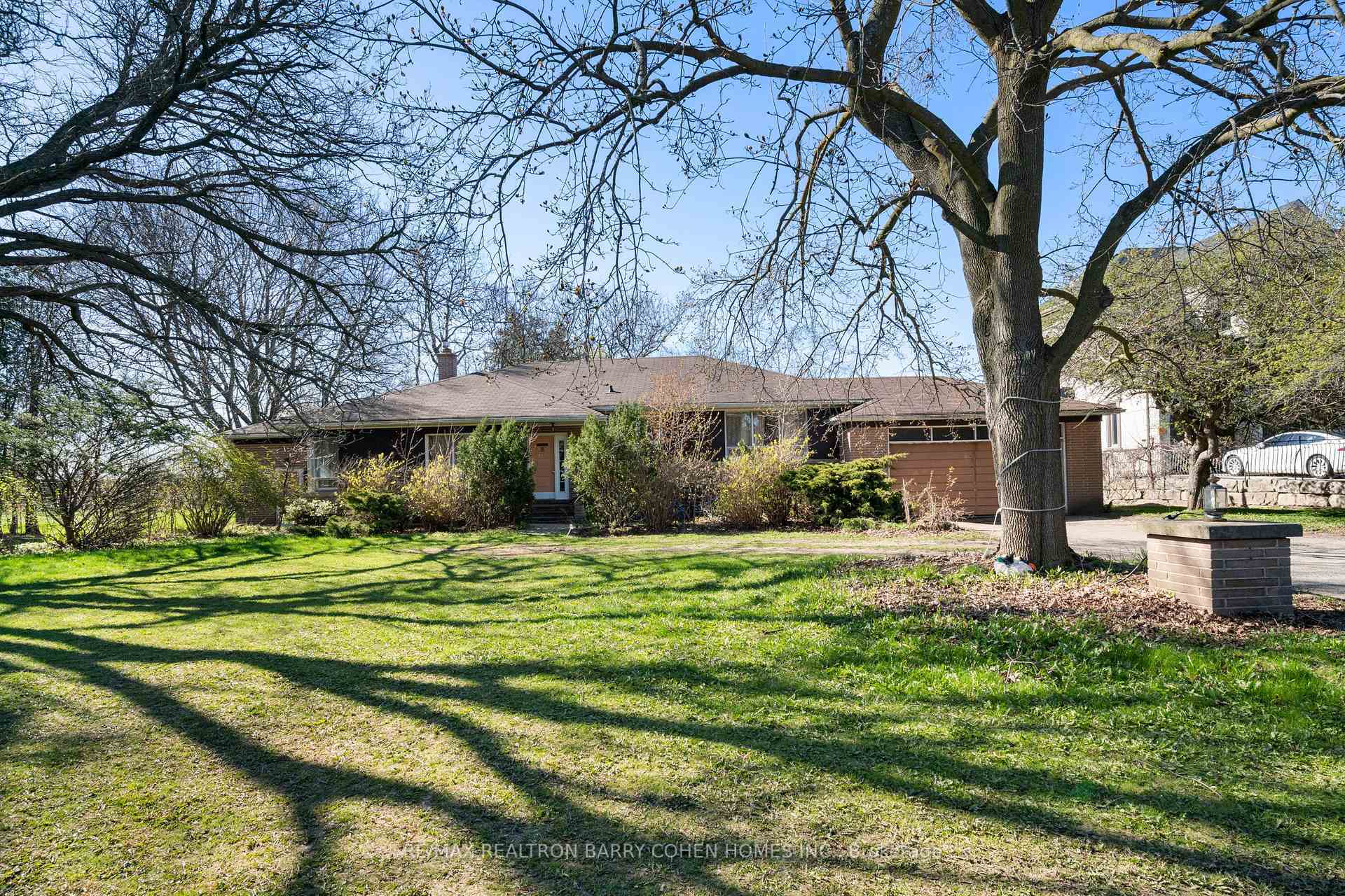 Property Photo: 6 Riverside Blvd ON L4J 1H3