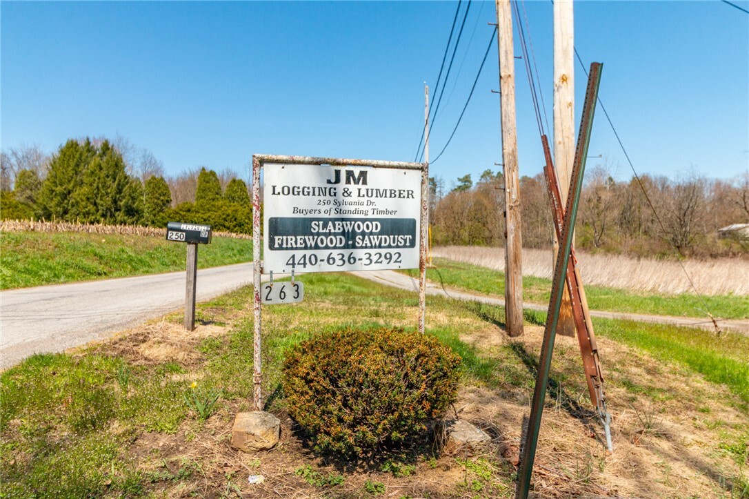 Property Photo: 250 Sylvania Dr PA 16141