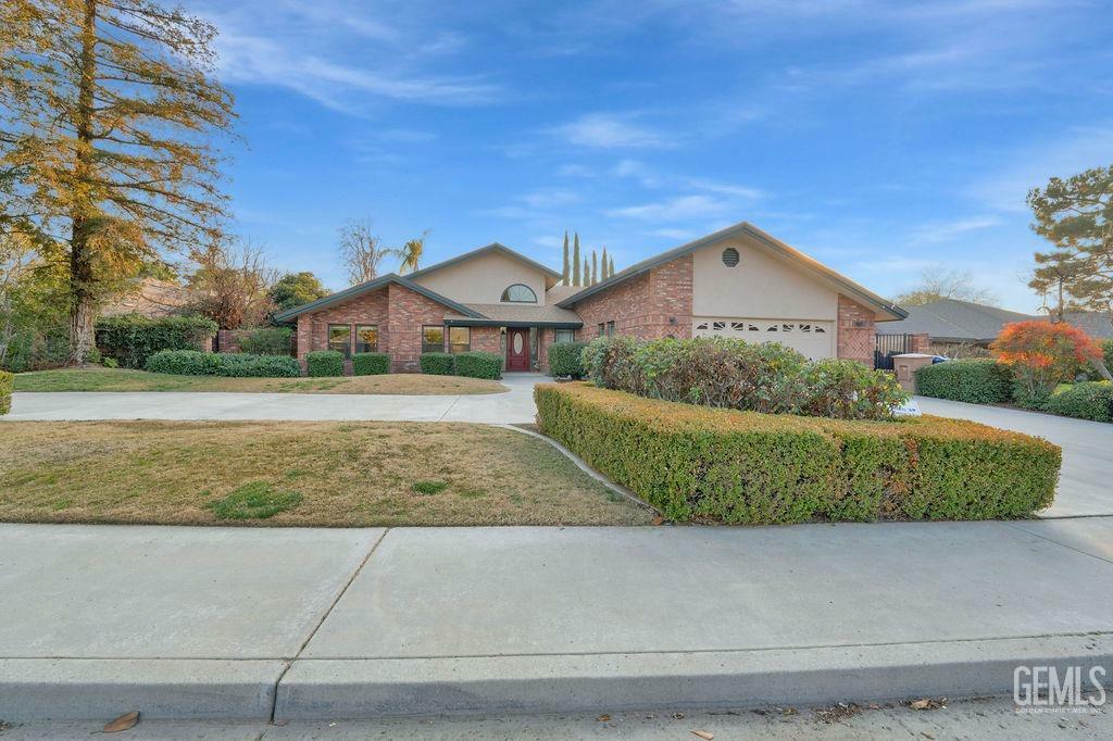 Property Photo:  7001 Eloy Avenue  CA 93308 