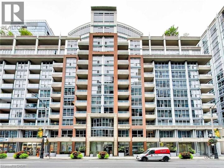 250 Wellington Street West 1435 — photo 1