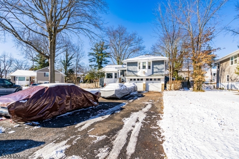 Property Photo:  4 Green Court  NJ 07016 