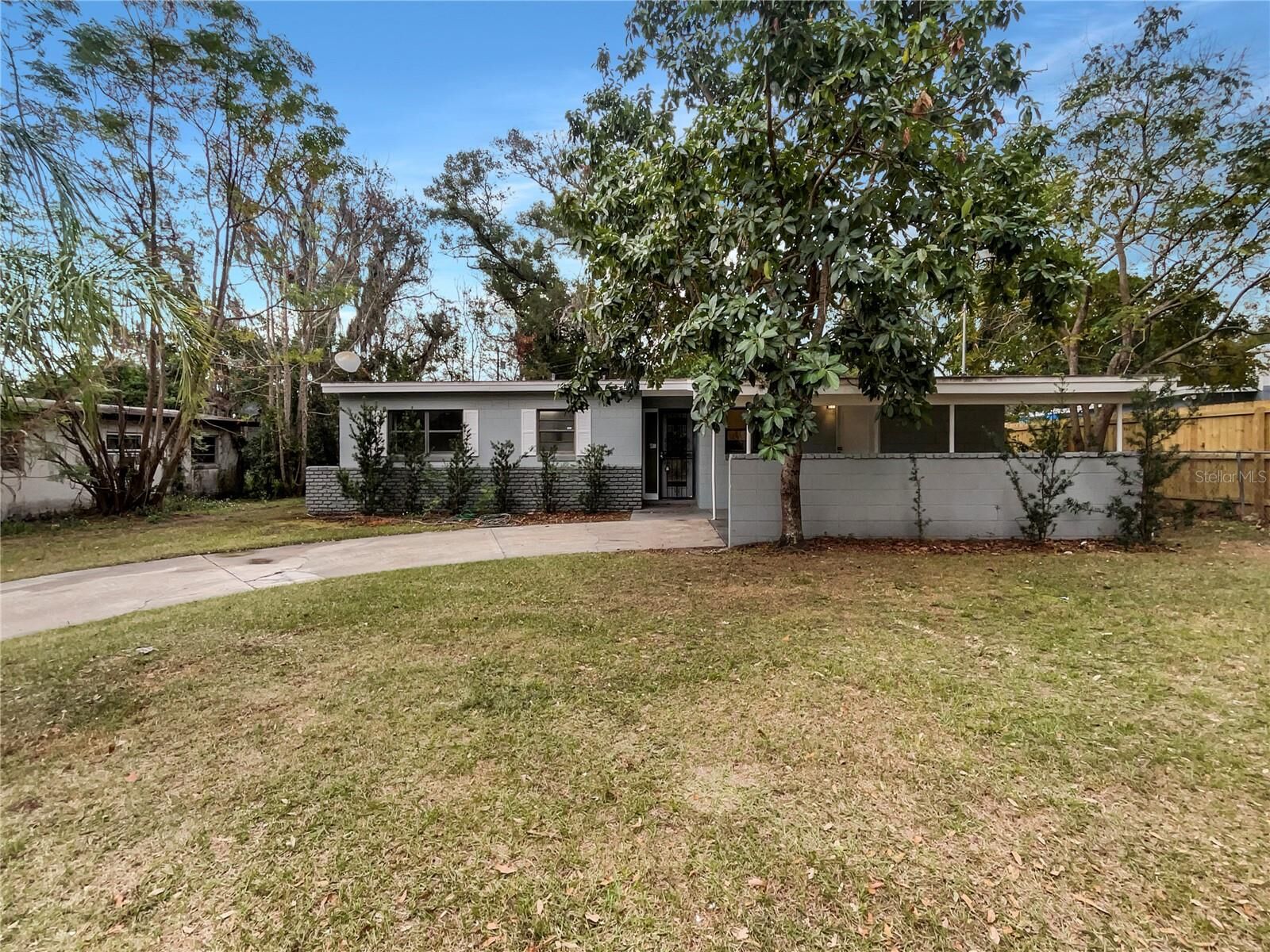 Property Photo:  6117 Oakcrest Circle  FL 32808 