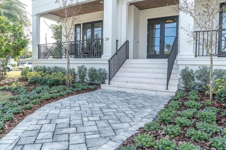 Property Photo: 200 Cordova Boulevard NE FL 33704