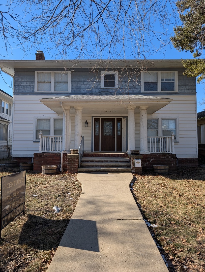 Property Photo:  315 S Elm Street  IL 61727 