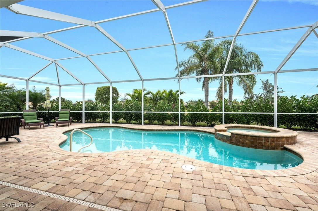 Property Photo:  8542 Veronawalk Circle  FL 34114 