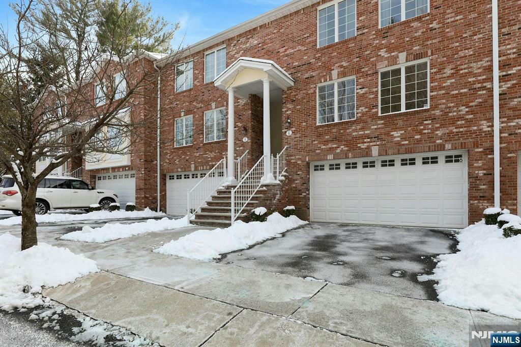 Property Photo:  6 Skymark Court  NJ 07458 