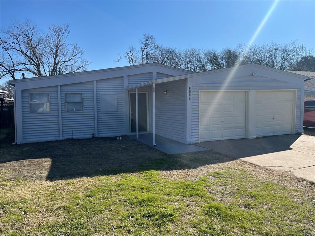 Property Photo: 2442 SE 14th Street TX 75051