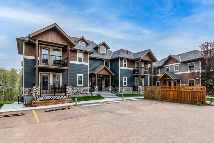 Property Photo: 401 4 Street 709/710 AB T0J 1C0