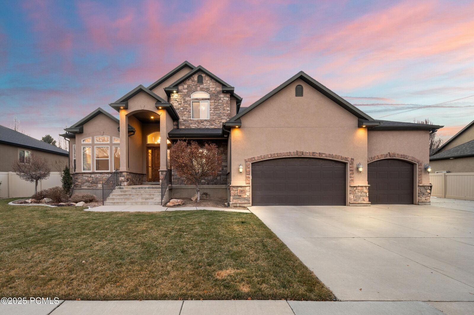 Property Photo:  12072 Draper Ridge Dr Drive  UT 84020 