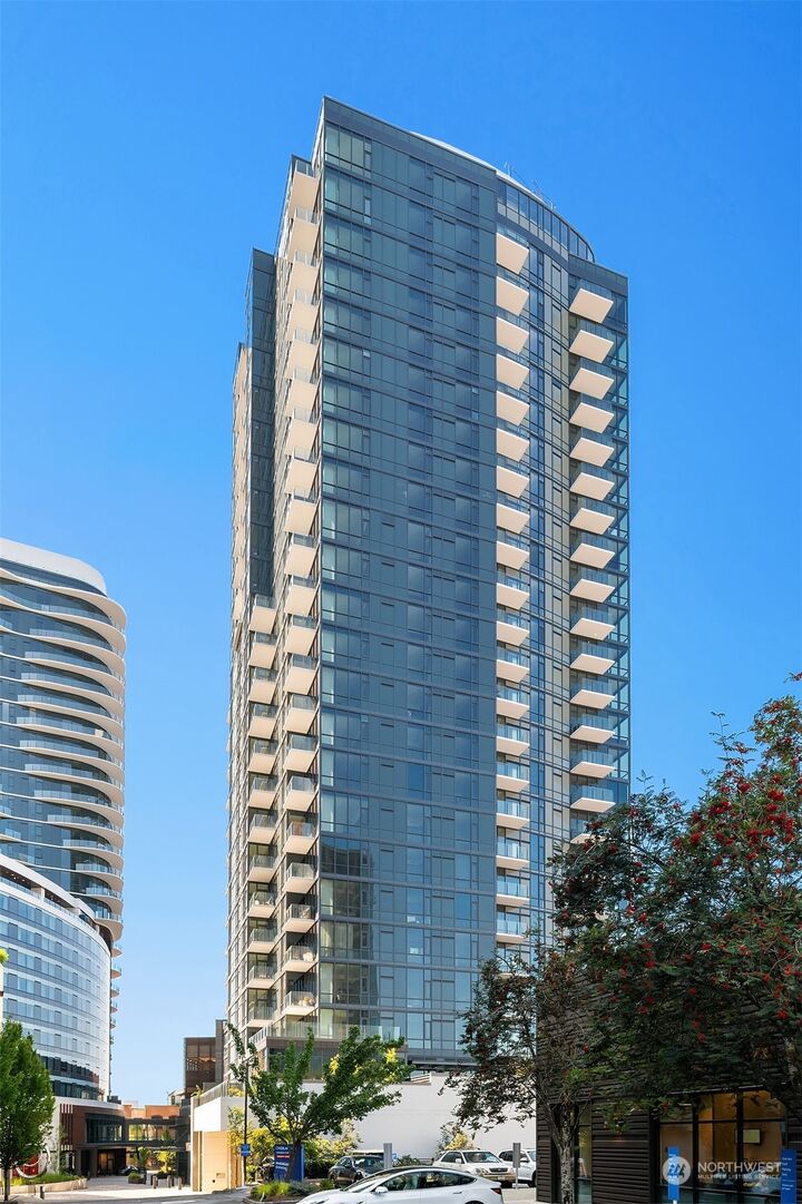 Property Photo: 889 Avenue Square NE 602 WA 98004