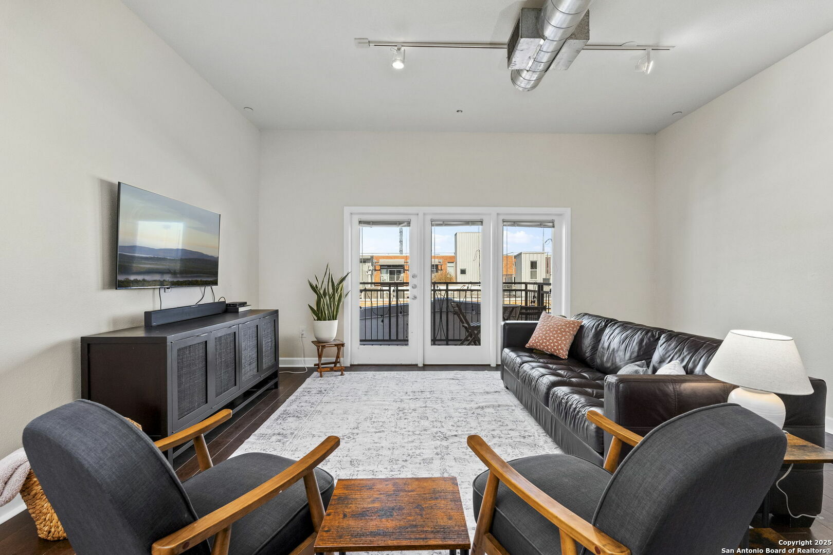 Property Photo: 1401 S Flores St 309 TX 78204
