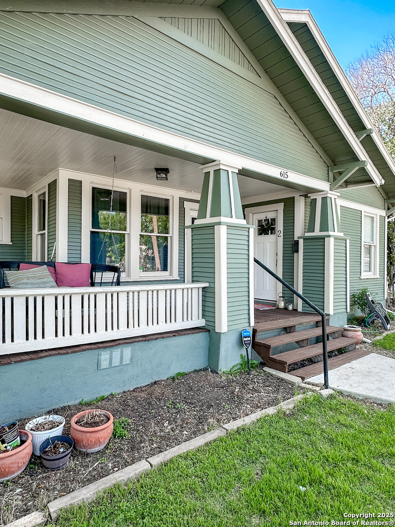 Property Photo: 615 N Pine St TX 78202