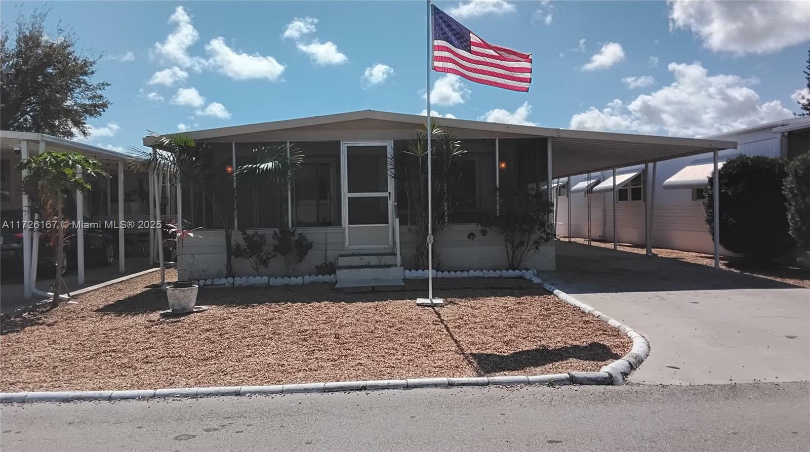 Property Photo: 2890 W Marina Dr FL 33312
