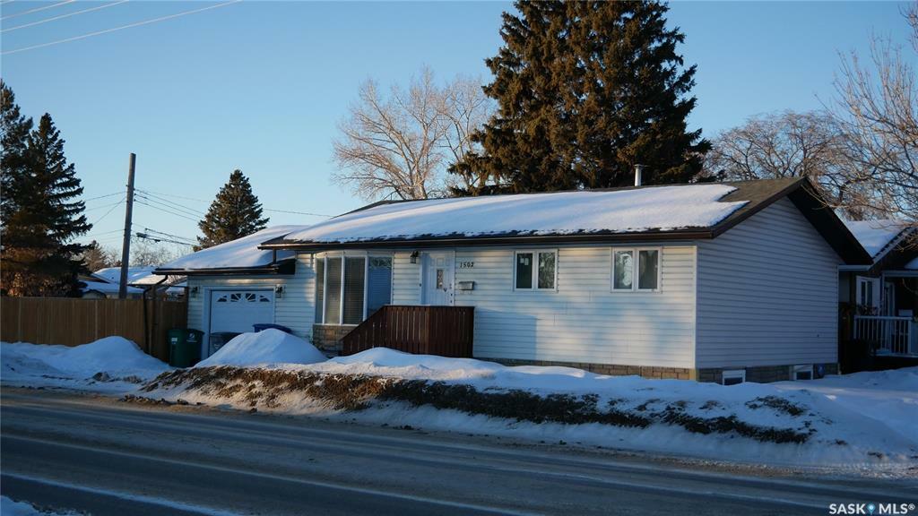 Property Photo:  1502 Bradwell Avenue  SK S7N 2R7 