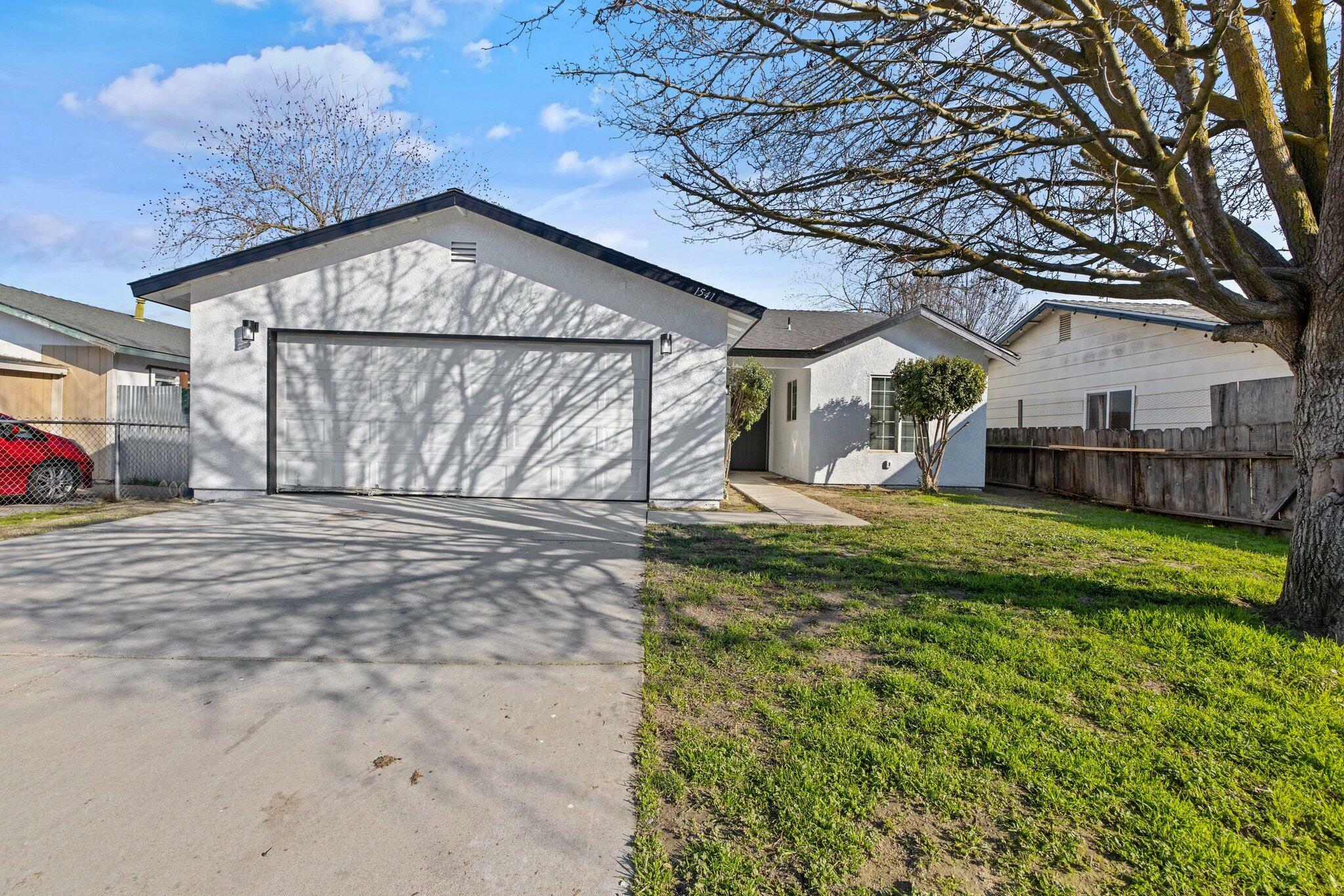 Property Photo:  1541 Defender Street  CA 93610 