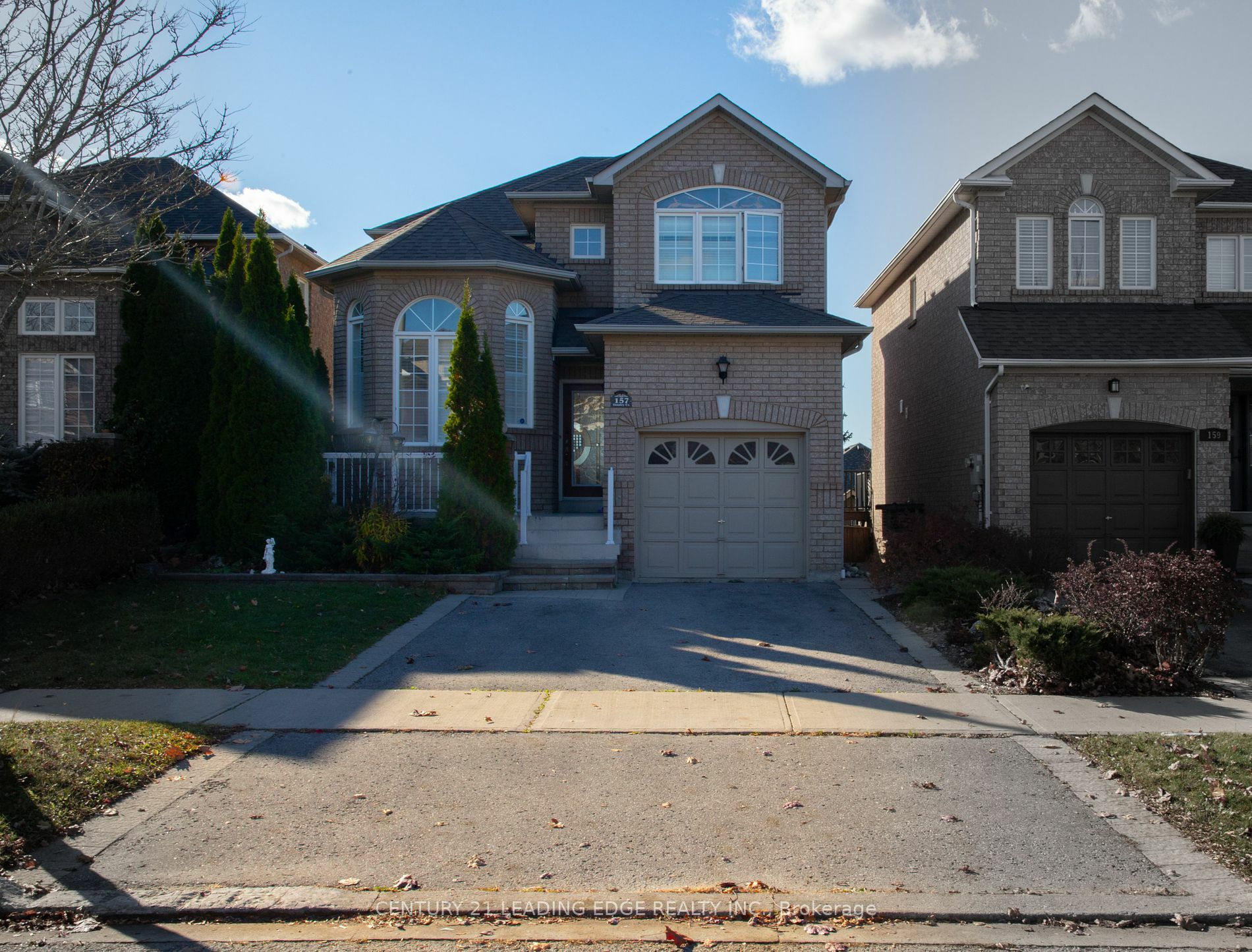 Photo de la propriété:  157 Dooley Cres  ON L1T 4J6 