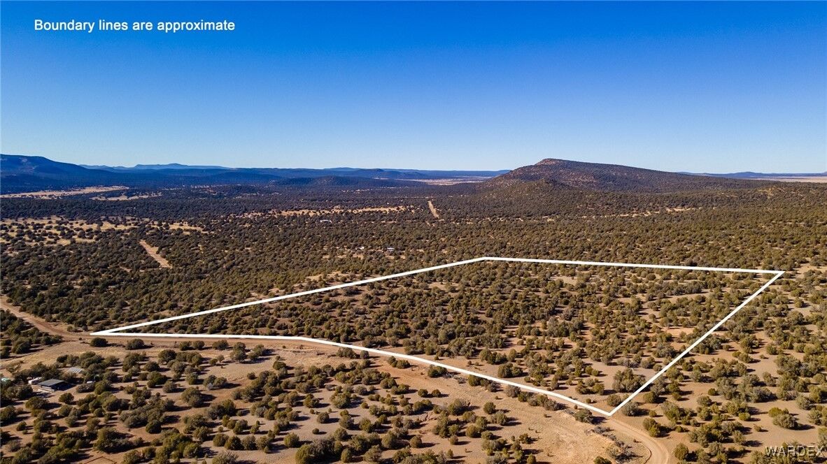 Property Photo: 43739 N Caliente Wind Way AZ 86337