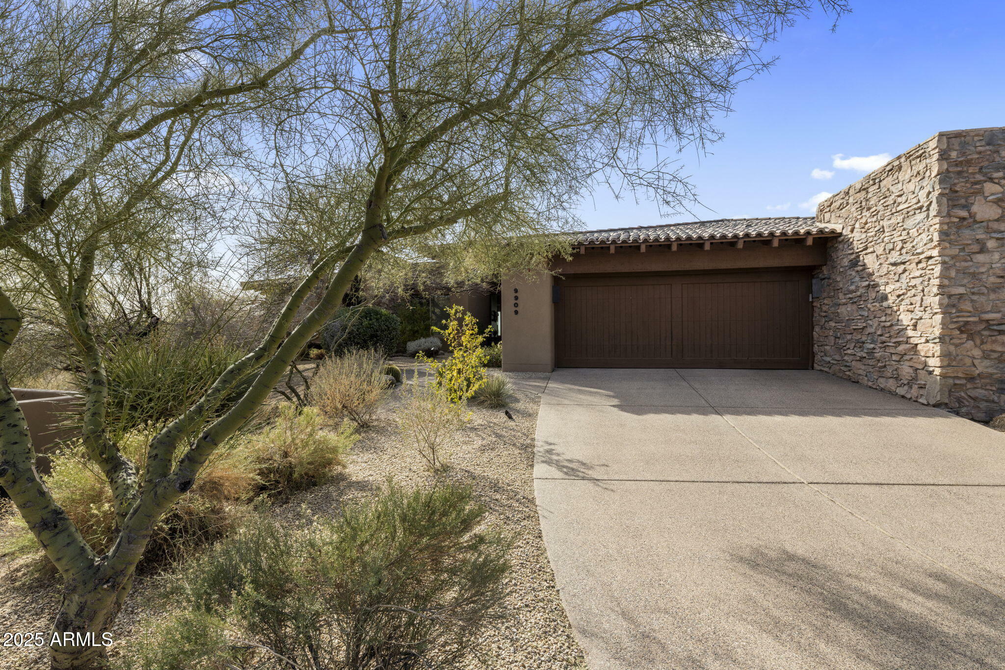 Property Photo: 9909 E Lookout Mountain Drive AZ 85262