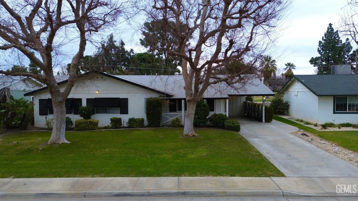 Property Photo:  900 Cherry Hills Drive  CA 93309 