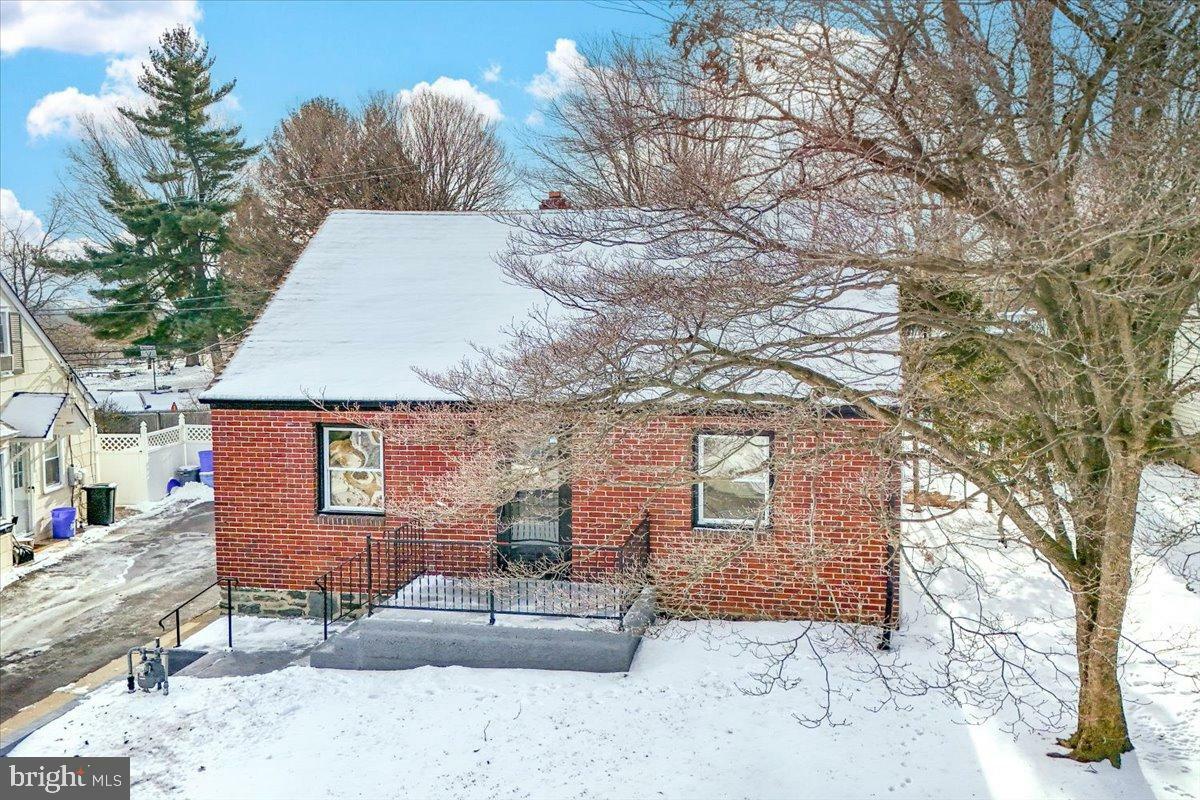 Property Photo:  11 Sheridan Lane  PA 19014 