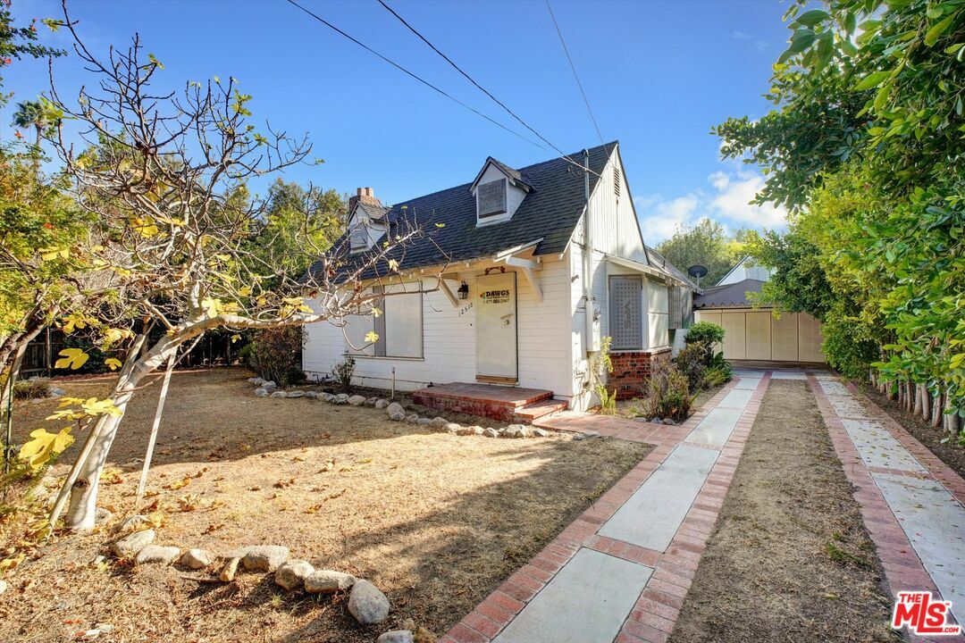 Property Photo:  12518   Addison St  CA 91607 