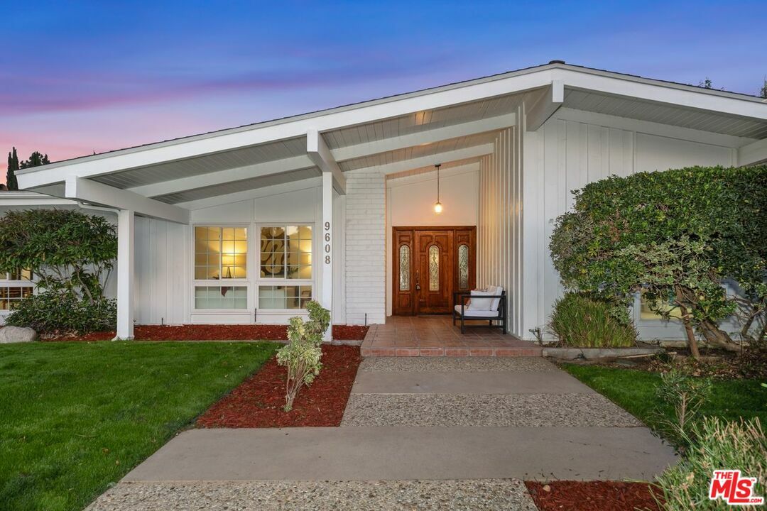 Property Photo:  9608   Donna Ave  CA 91324 