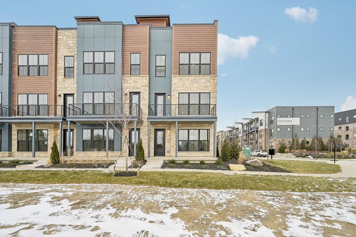 2248 Quarry Trails Drive  Columbus OH 43228 photo