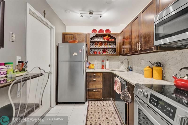 Property Photo: 1950 N Andrews Ave 103D FL 33311