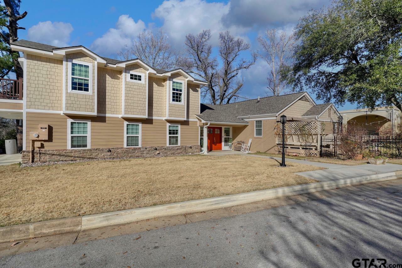 Property Photo:  824 W 9th Street  TX 75701 