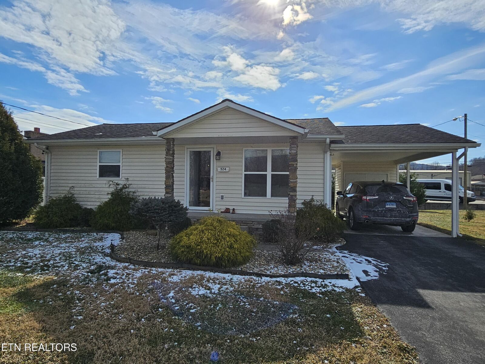 Property Photo: 524 E Lothbury Ave KY 40965