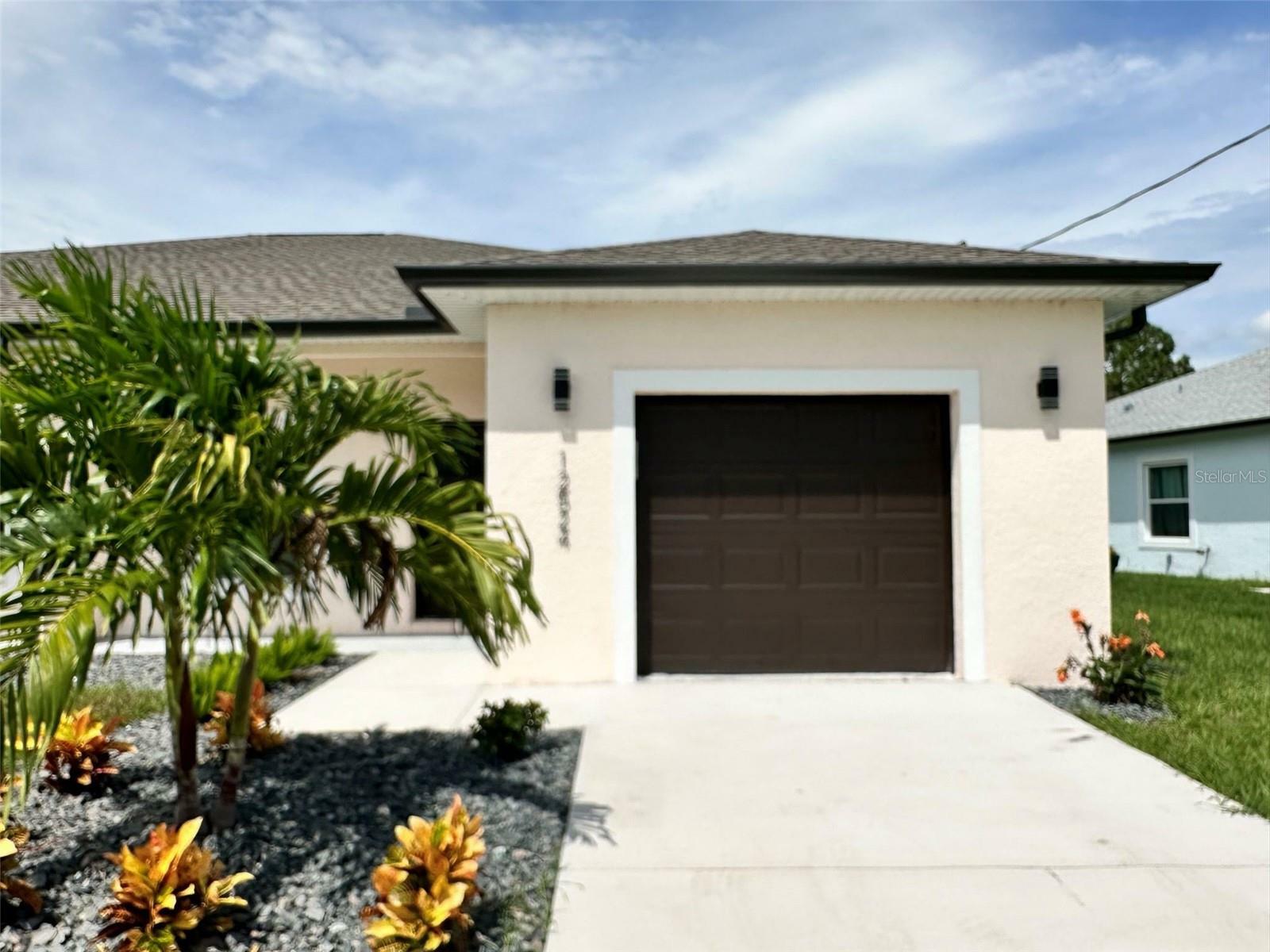 Property Photo:  12524 Buffing Road  FL 33981 