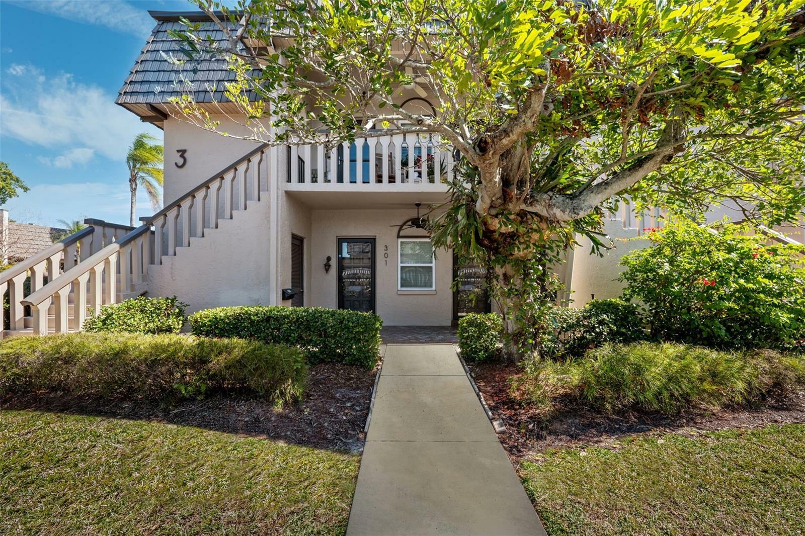 Property Photo: 301 Cordova Green FL 33777