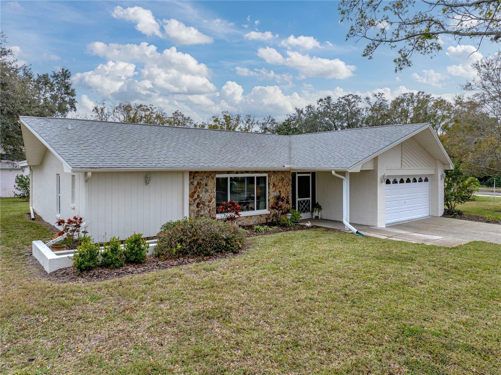 Property Photo: 1559 Glengarry Drive FL 34684