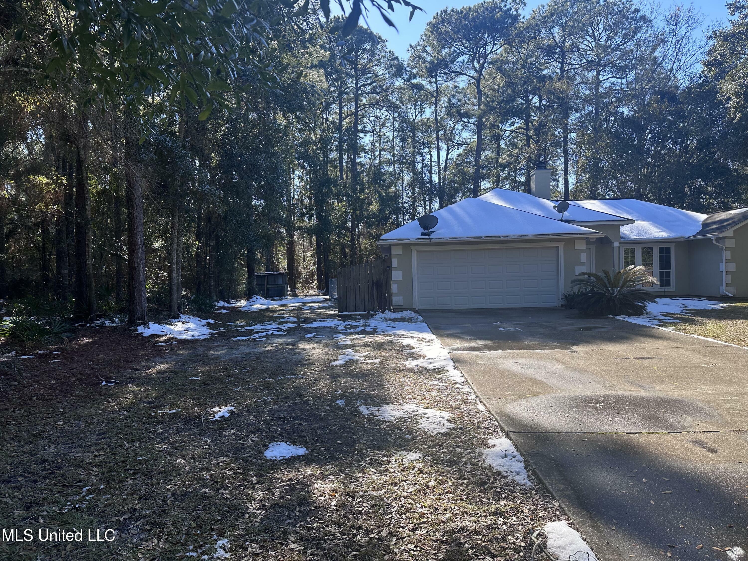 Property Photo:  1117 Spruce Street  MS 39564 