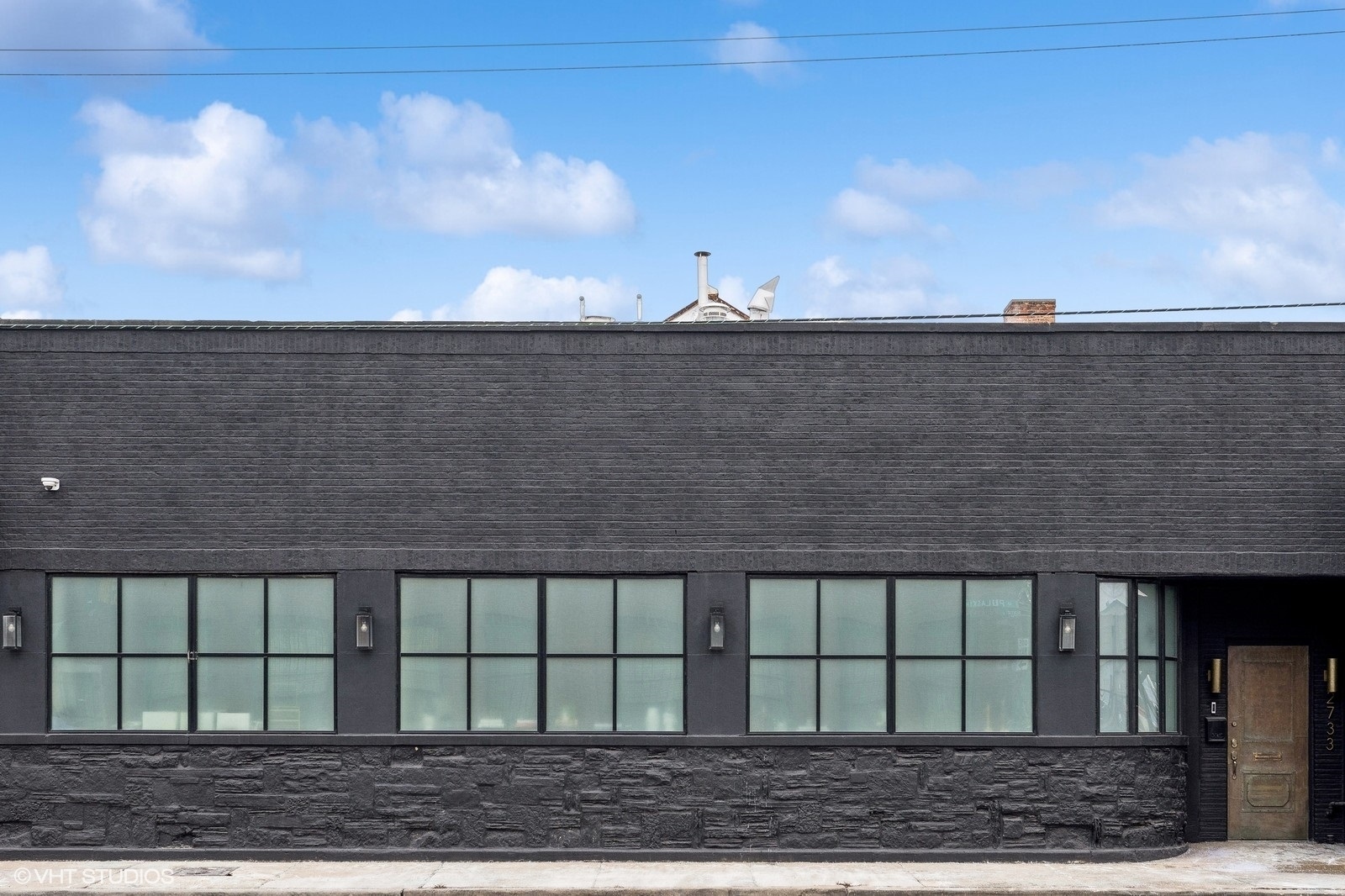 Property Photo:  2733 N Pulaski Road  IL 60639 