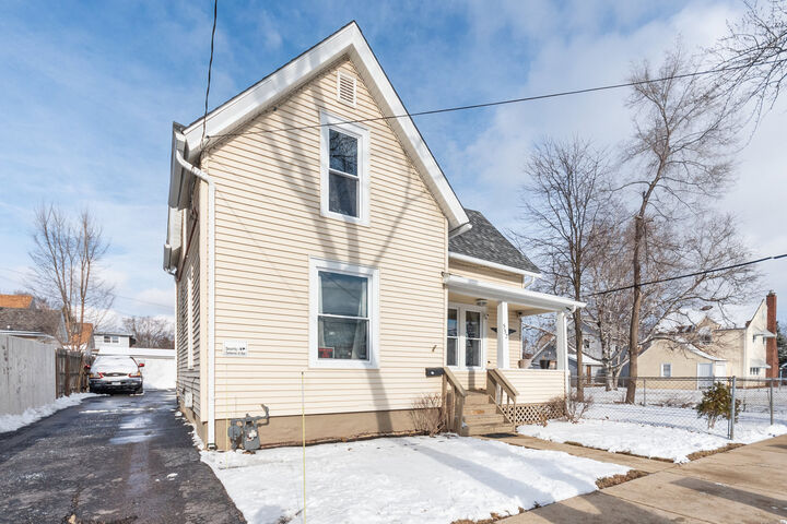 Property Photo:  552 Simms Street  IL 60505 