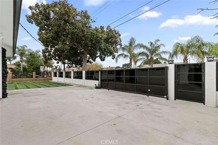 Property Photo: 7918 Allott Avenue CA 91402