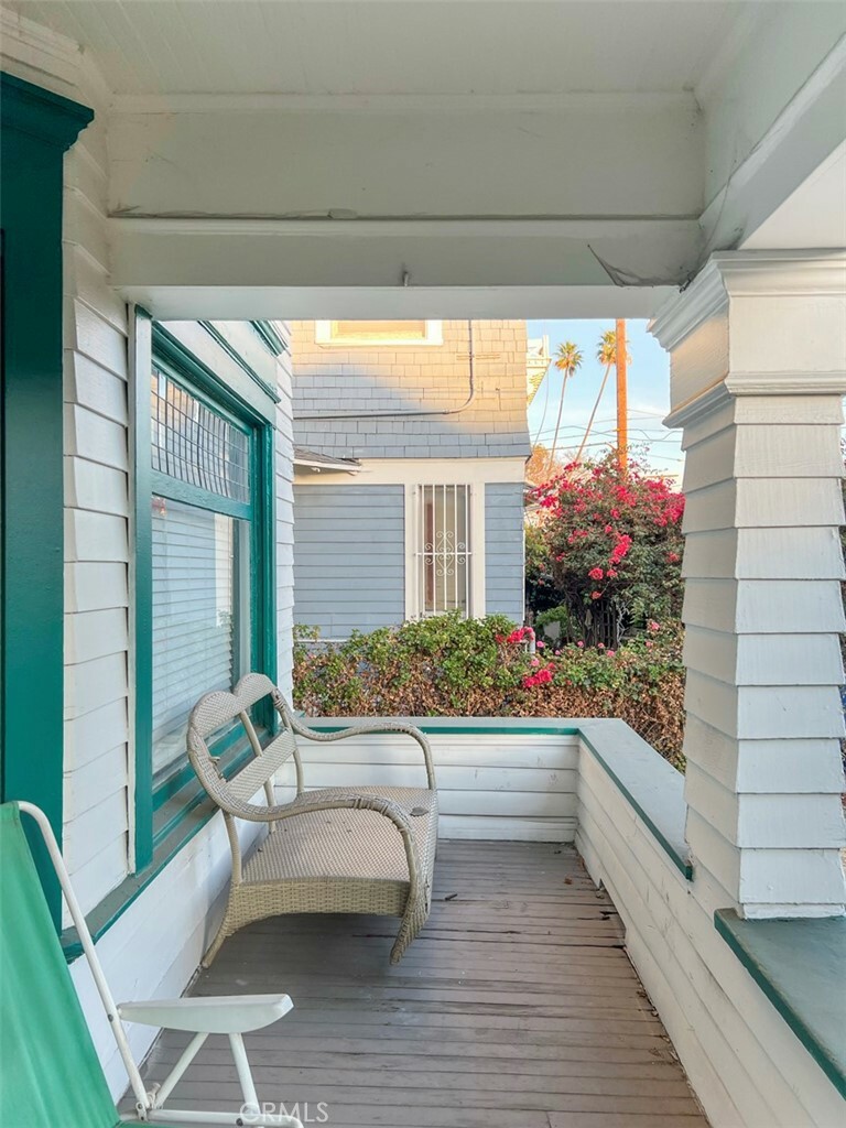 Property Photo:  2237 Cambridge Street  CA 90006 