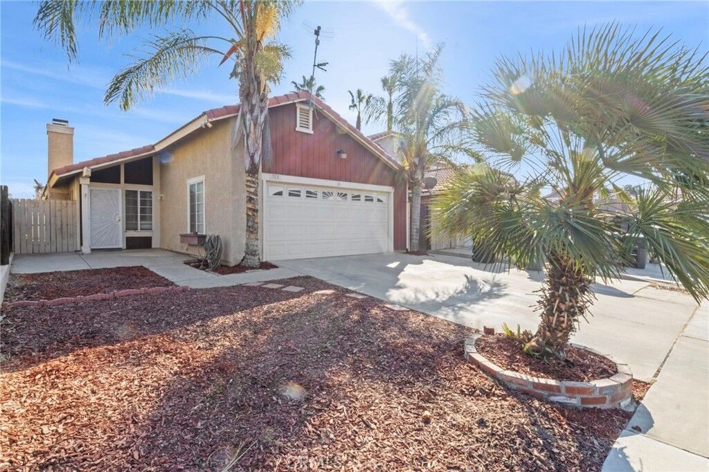 Property Photo:  713 Manecita Circle  CA 92571 