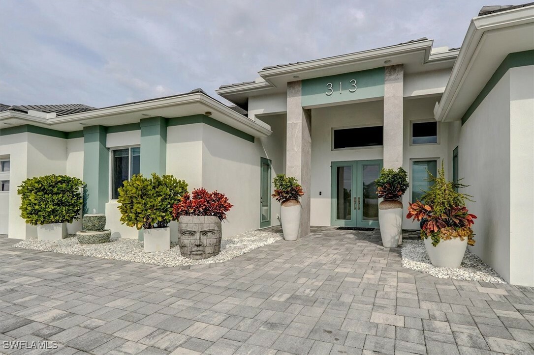 Property Photo:  313 SW 21st Street  FL 33991 