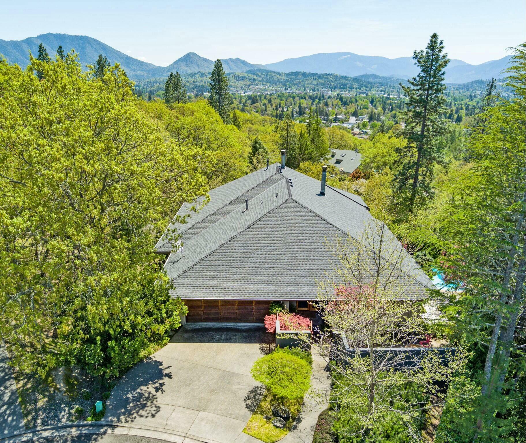 Property Photo: 1630 NW Olmar Drive OR 97526