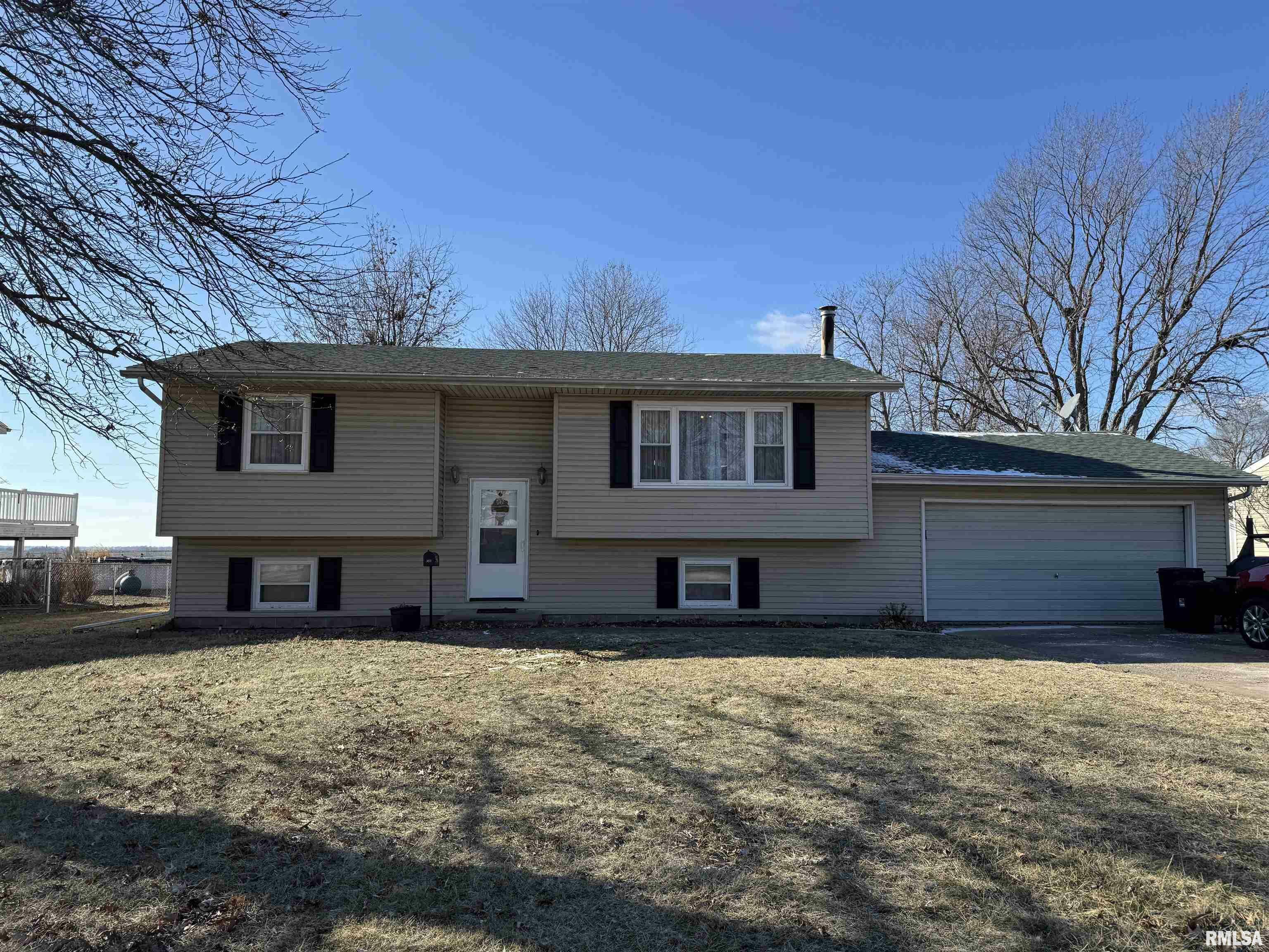 Property Photo:  303 Stockdale Lane  IL 61410 