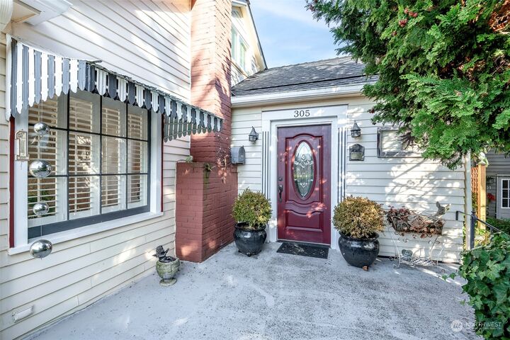 Property Photo:  305  Regents Boulevard  WA 98466 