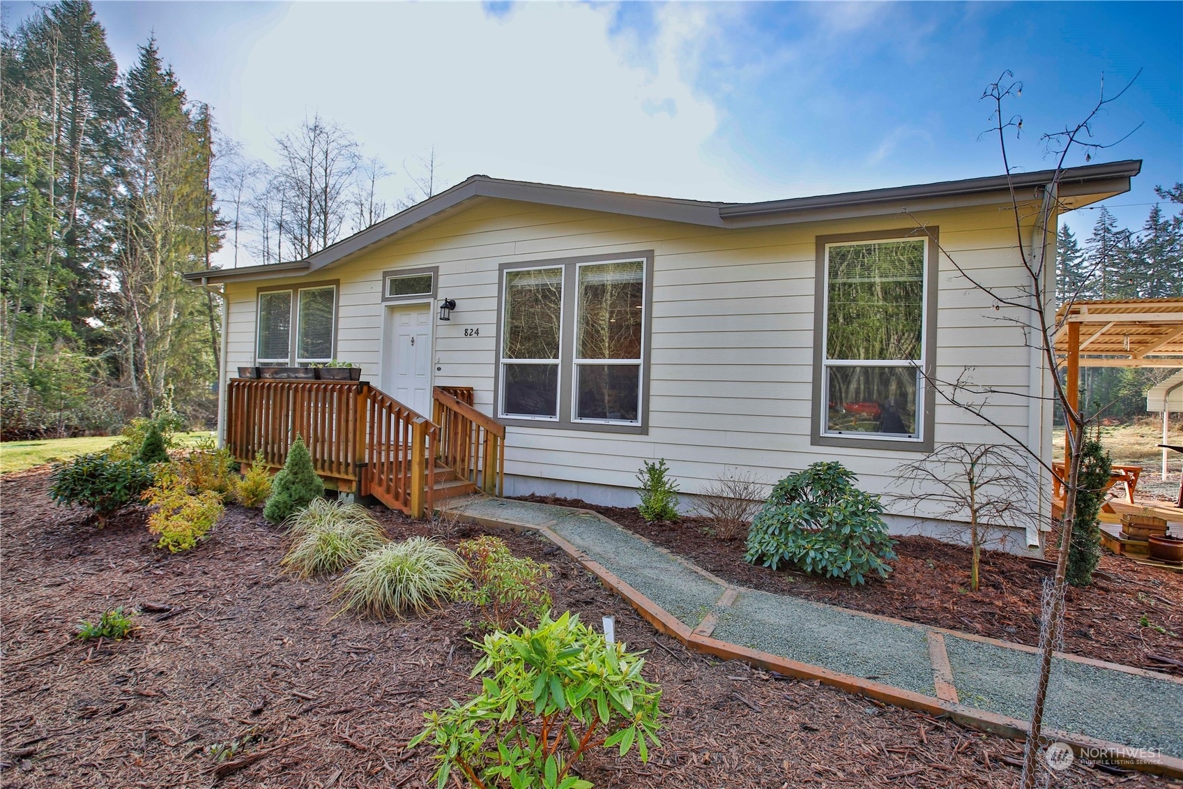 Property Photo:  824  Classic Road  WA 98253 