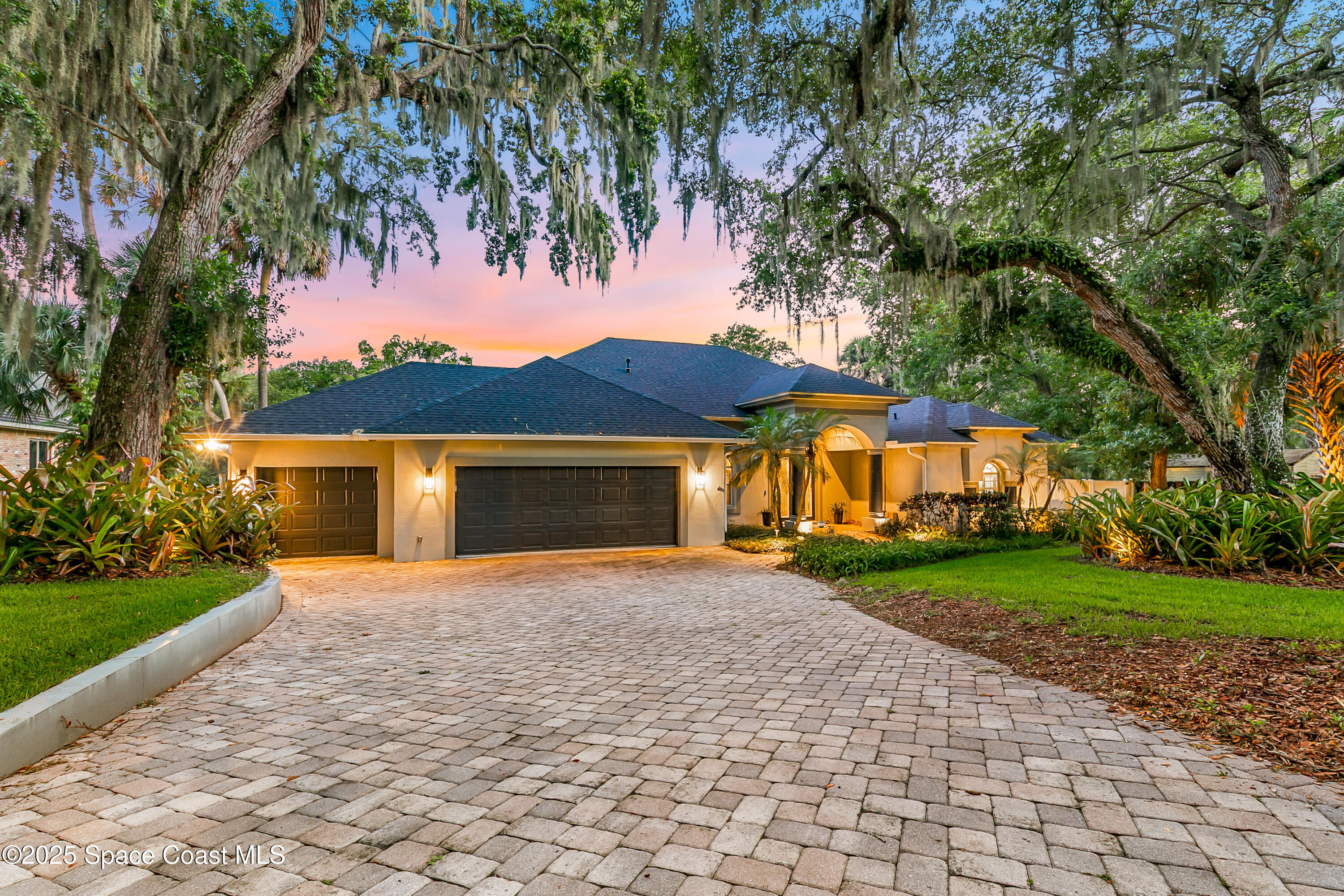 Property Photo:  229 E Melbourne Avenue  FL 32901 