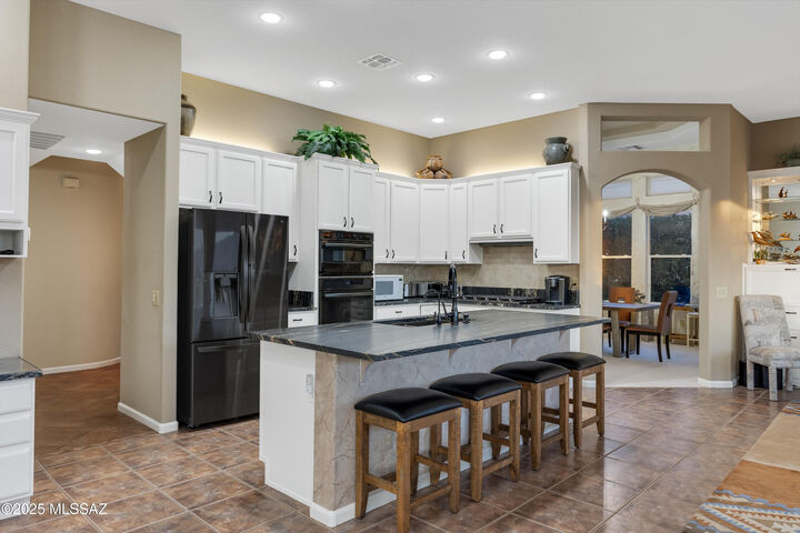 Property Photo: 63111 E Mountain Crest Drive AZ 85739