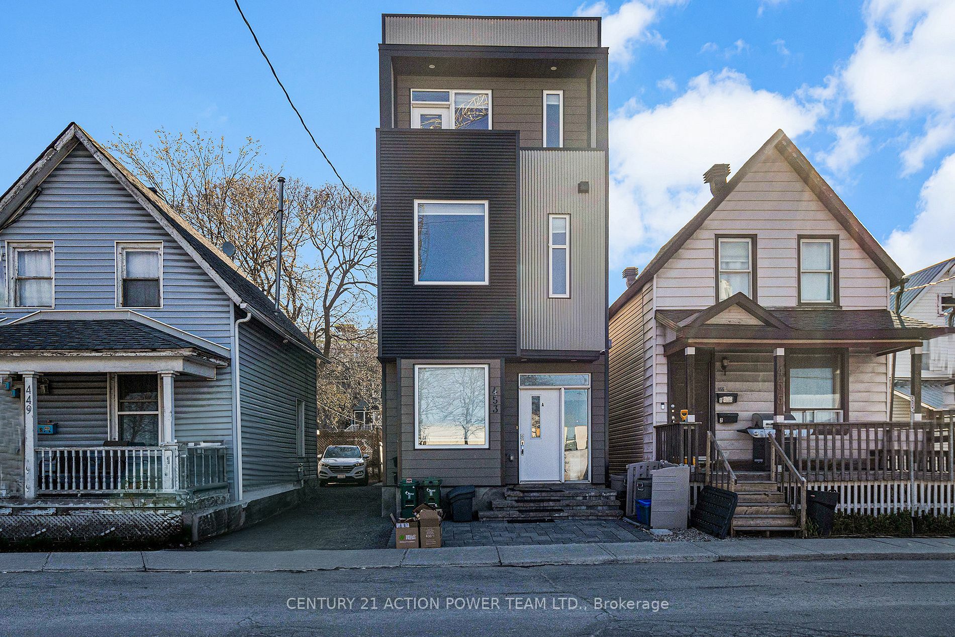 Property Photo:  453 Booth St C  ON K1R 7K9 