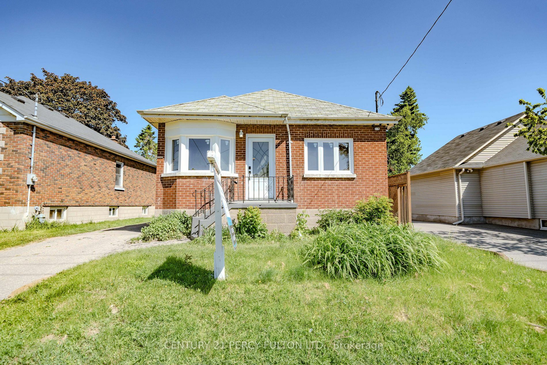 250 McNaughton Ave  Oshawa ON L1H 3B6 photo