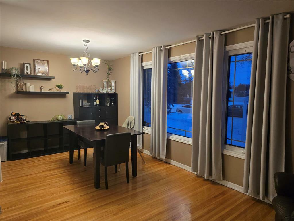 Property Photo:  496 Besant Street  MB R2K 3A1 